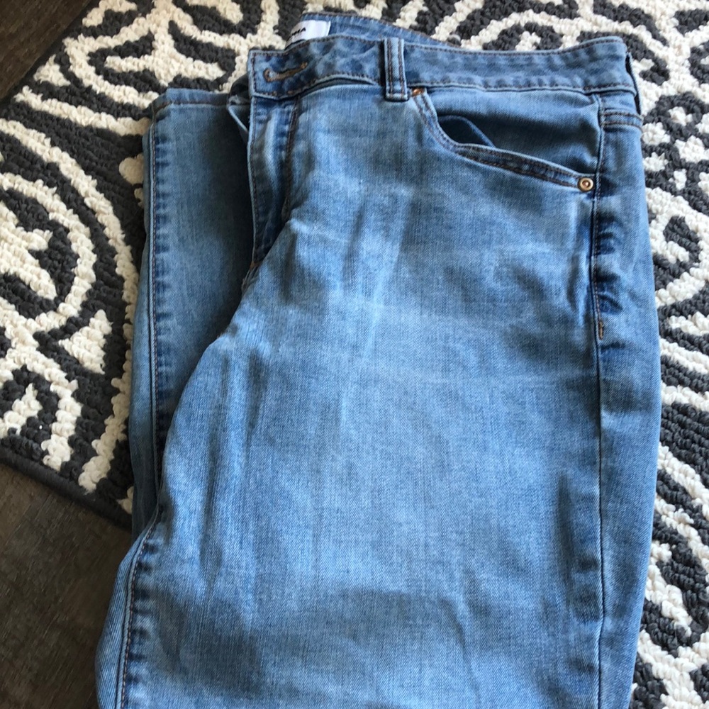 Sonoma woman’s cuffed Capri